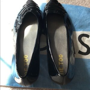 Me too patent leather black heels